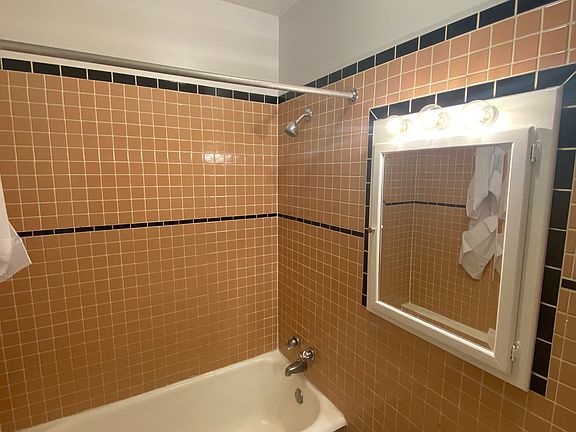 5th image of 3115 W Foster Ave APT A2