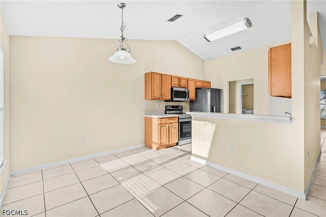 4 bed, 3.0 bath, 2108 sqft, $2,100 — Photo 4