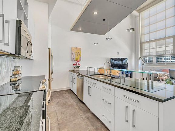 4th image of 2600 W 7th St APT 2818