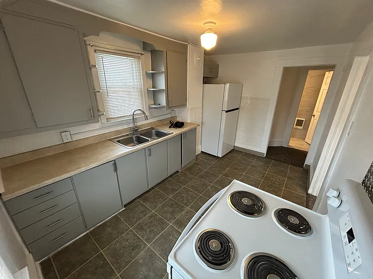 613 Green Ridge St #3 — Photo 2