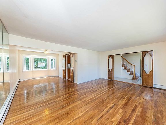 3rd image of 2620 Doria Ln S