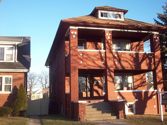 4th image of 903 Broadway St