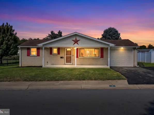 11 Mayfield St, Dover, PA 17315