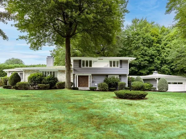 17 Meadow Ln, Milton, MA 02186