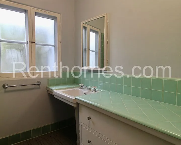 2244 Plum St — Photo 25