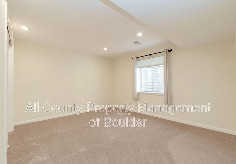1288 Redwood Ave — Photo 24