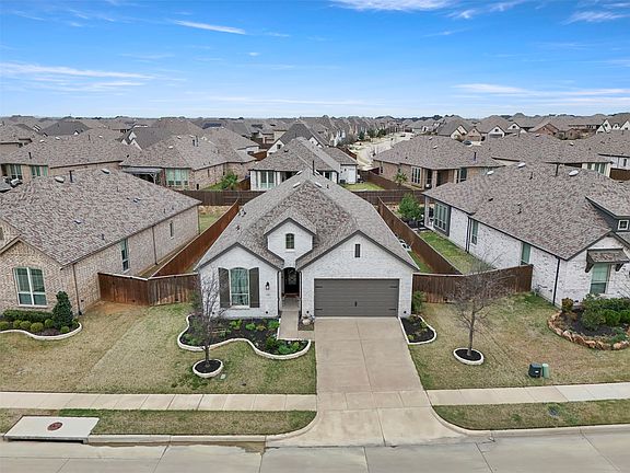 4th image of 1201 Bluestem Dr