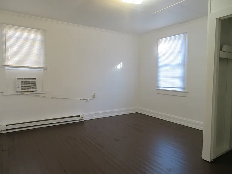 506 W Hampton St — Photo 5