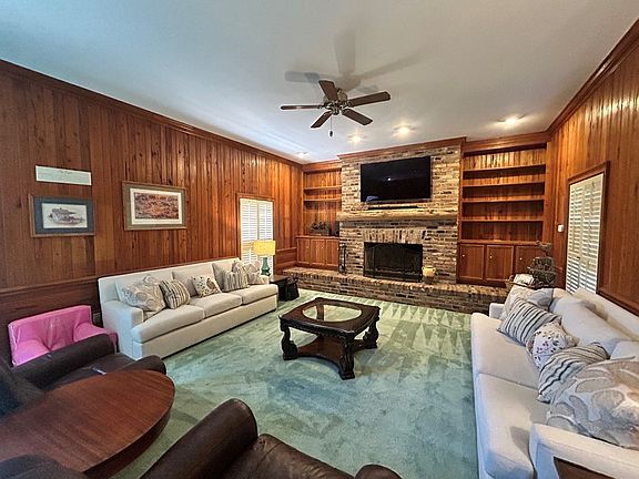 3rd image of 1702 Slack Dr