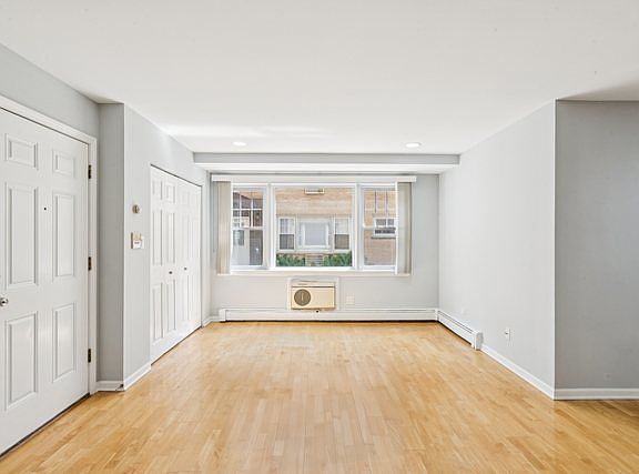 5th image of 1819 W Touhy Ave APT 2