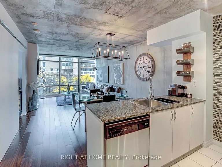 22 Wellesley St E #502 — Photo 8