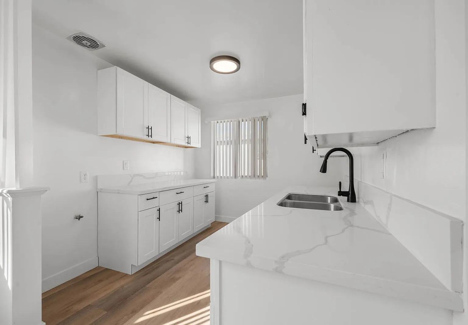 1 bed, 1.0 bath, 670 sqft, $1,656 — Photo 4