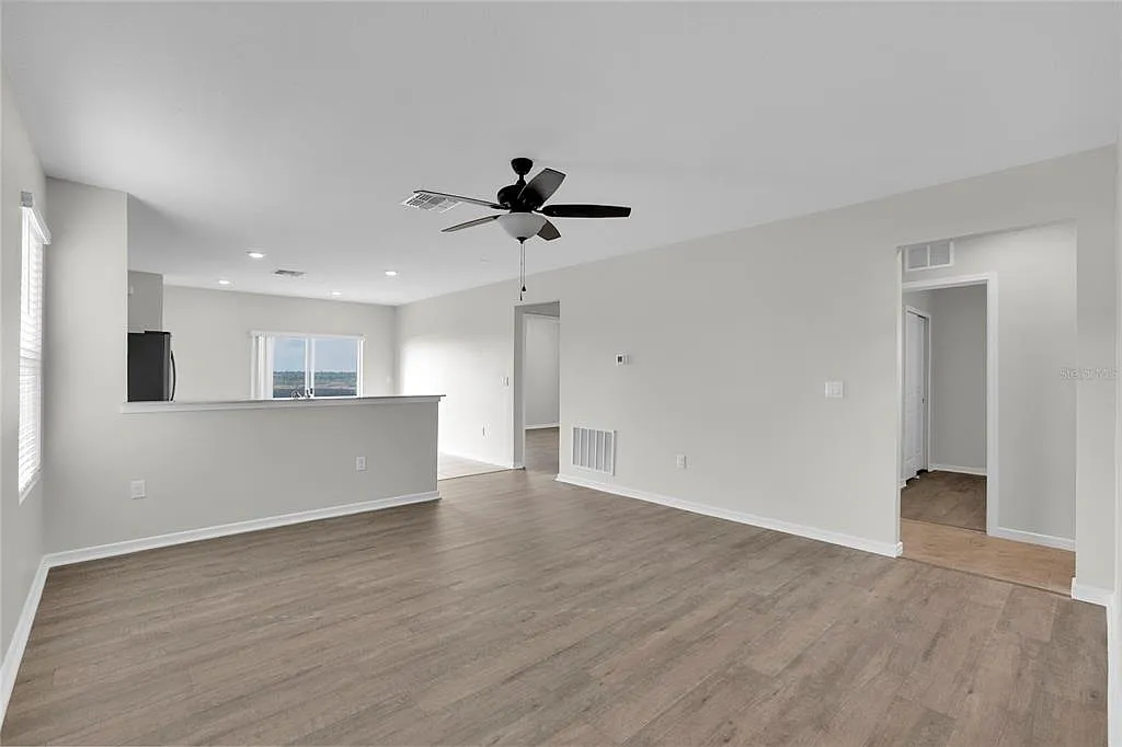 3 bed, 2.0 bath, 1256 sqft, $2,300 — Photo 2