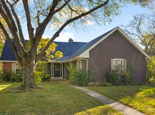 210 Westmoreland Ln, Naperville, IL 60540