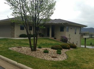 208 Marcou Rd, Onalaska, WI 54650