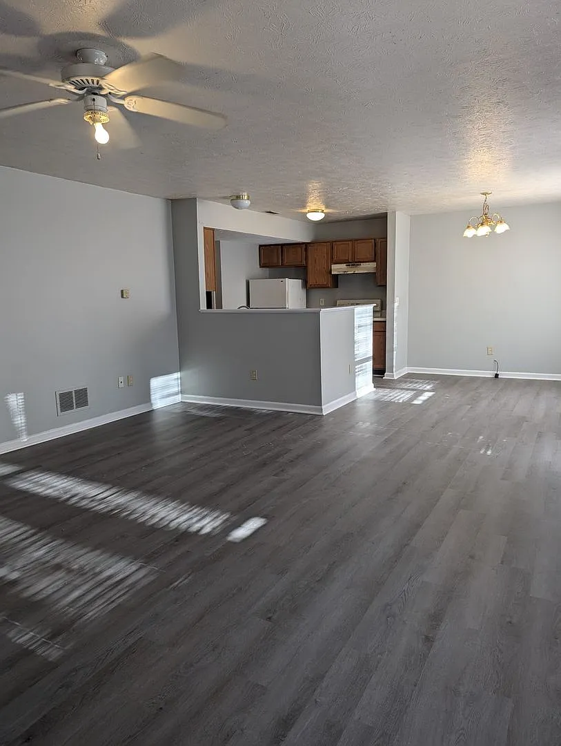 Spacious 4 Bedroom Home — Photo 2
