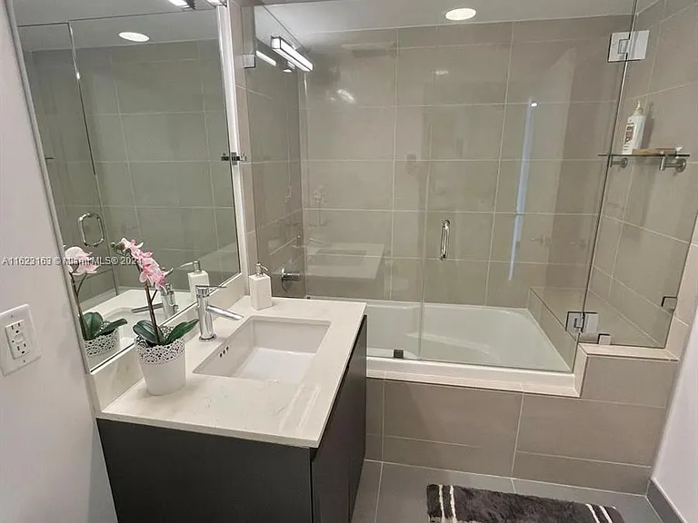 6620 Indian Creek Dr #509 — Photo 16