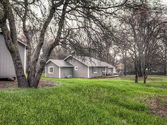 4th image of 1094 Plum Dr