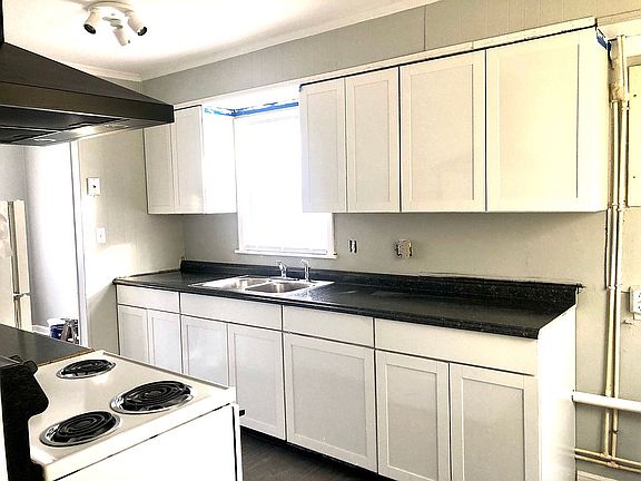 3rd image of 2785 Linview Ave