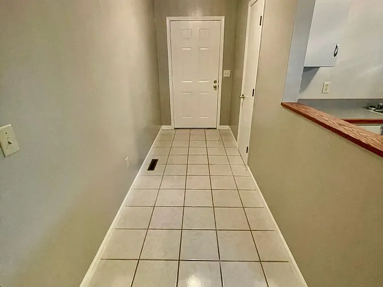 616 E Barbara Ct — Photo 3