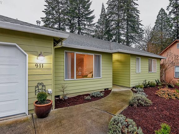 3rd image of 911 NE 14th Ave