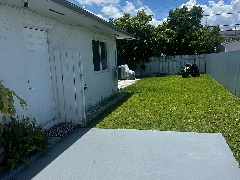 4100 SW 115th Ave — Photo 2