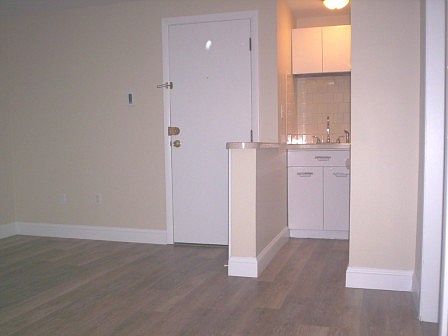 5th image of 582 Bedford St