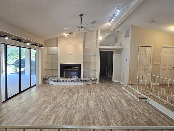 3rd image of 10464 Cranston St