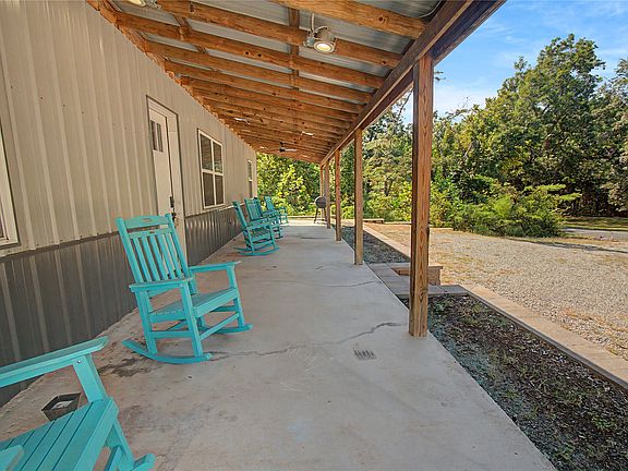 3rd image of 232 Oak Hollow Rd