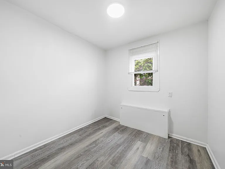 2062 E Stella St — Photo 11