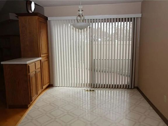 4th image of 3051 Parkhill Dr