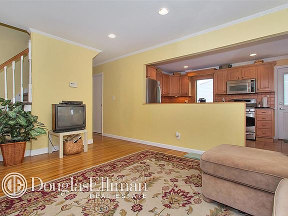 3rd image of 56 Nassau Ave