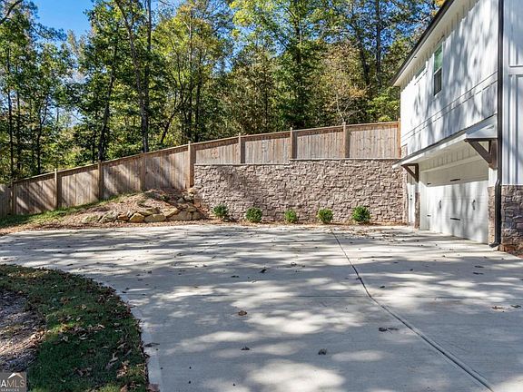 3rd image of 17 Pinoak Trl SE
