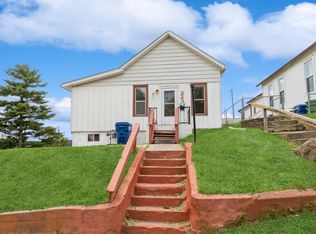 223 16th Pl, Clinton, IA 52732