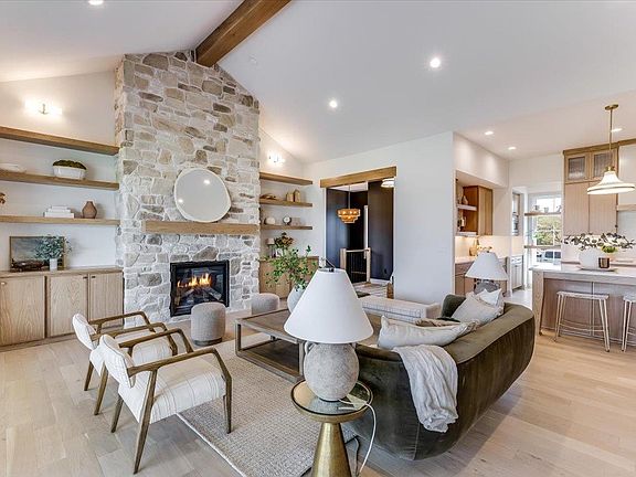 3rd image of 487 Birkdale Dr