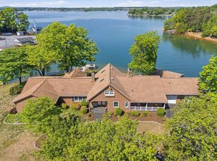 15993 Smith Mountain Lake Pkwy, Huddleston, VA 24104