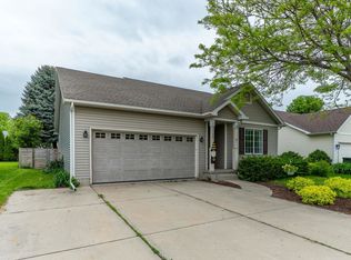 1126 Glacier Hill Dr, Madison, WI 53704