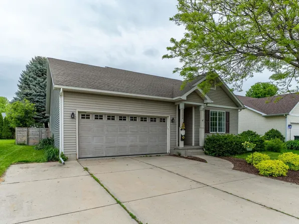 1126 Glacier Hill Dr, Madison, WI 53704