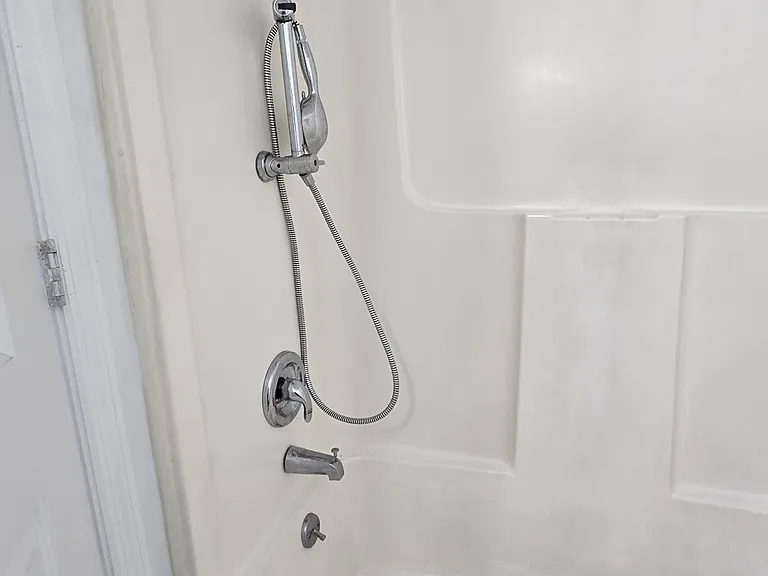 1917 Maravilla Ave #33 — Photo 12