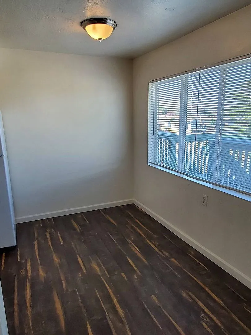 2 Bedroom Apartment- FREE September rent with 12-month lease! — Photo 4