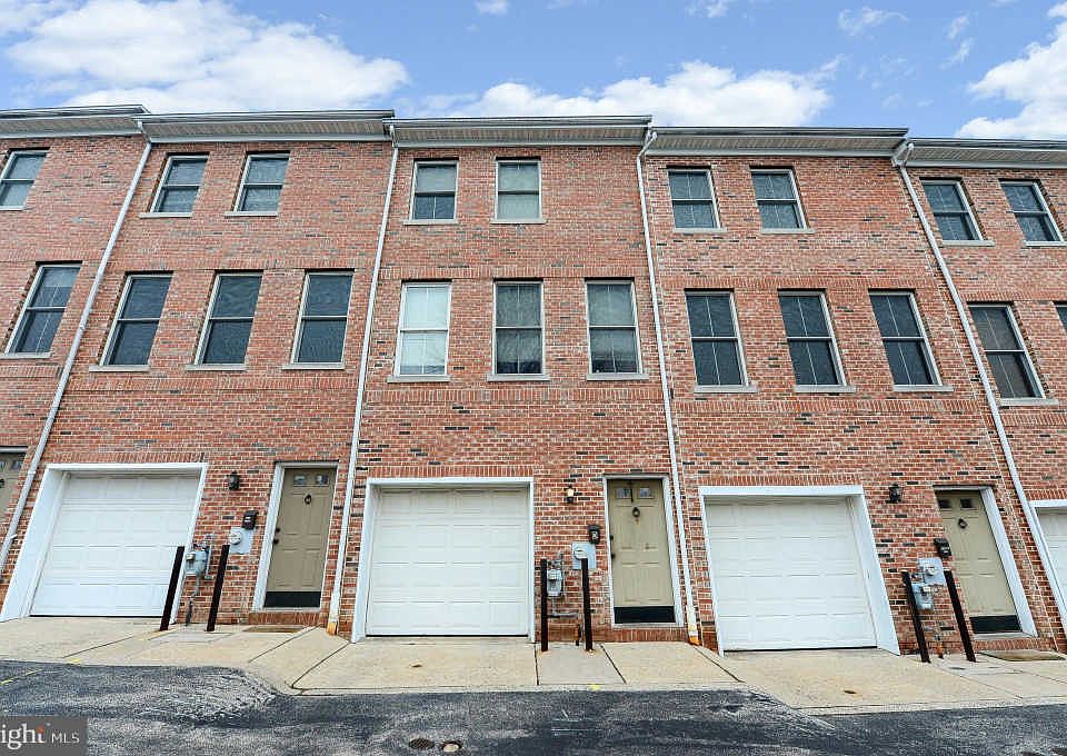 1st image of 406 Leverington Ave Unit D