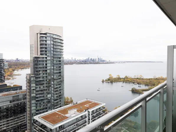 33 Shore Breeze Dr, Toronto, ON