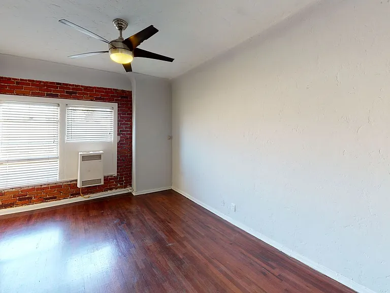 Saint Andrews Manor Apartments — Photo 3