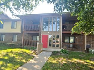 605 Garden Cir APT 7, Streamwood, IL 60107
