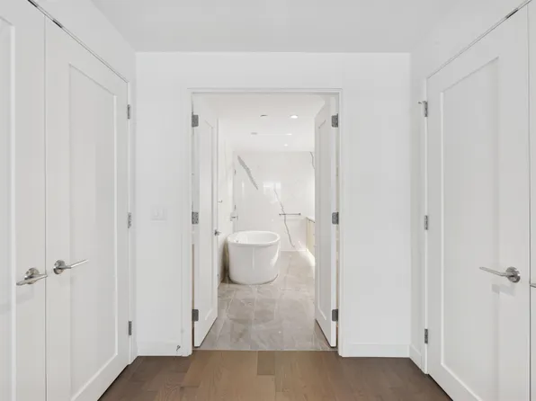 800 Avenue At Port Imperial image 21 of 33