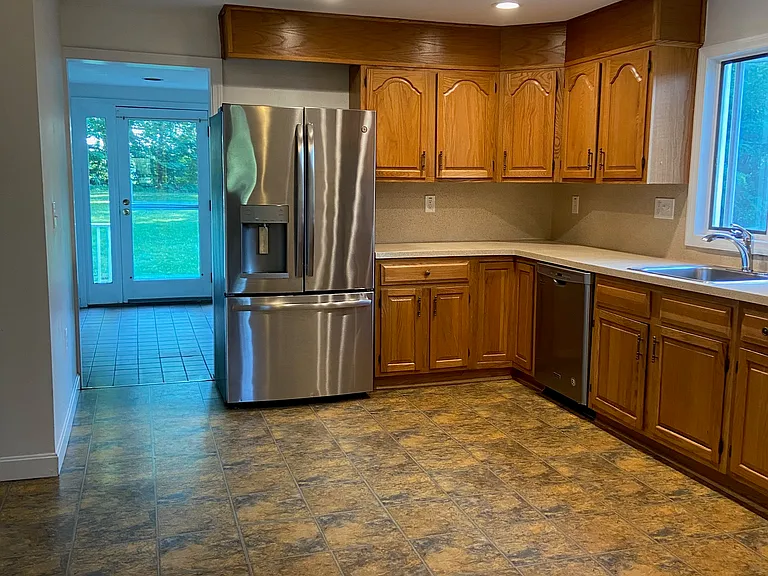 Eat-in kitchen