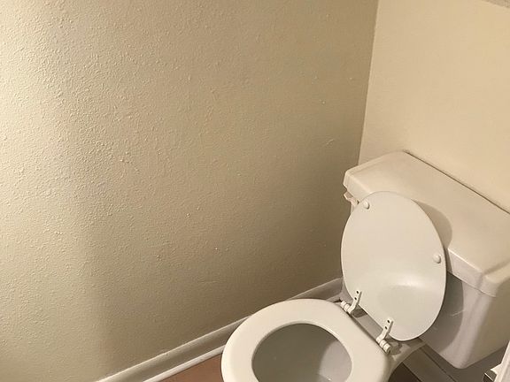 5th image of 606 Bluebonnet Ct #606