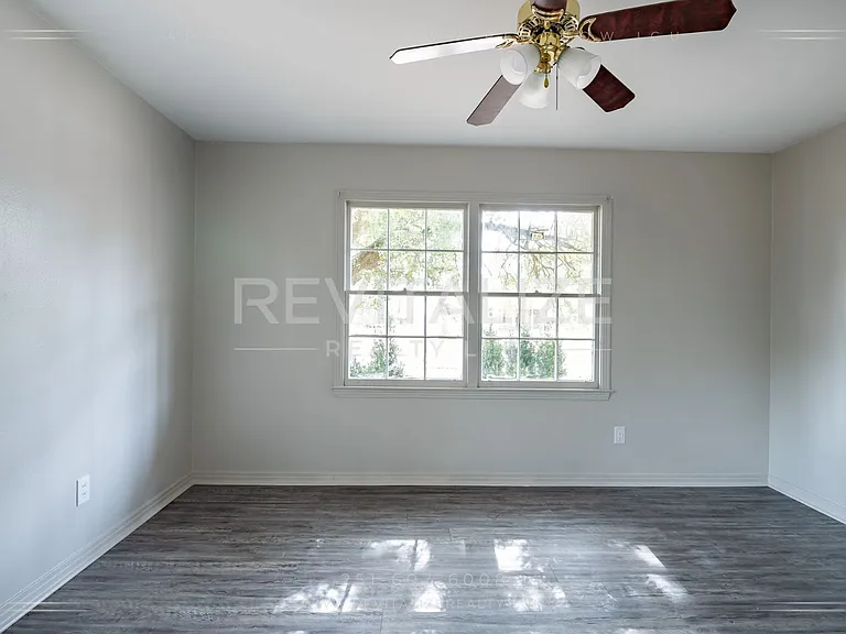 1258 Charmaine Cir N — Photo 18