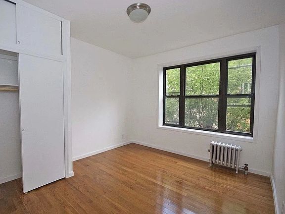 5th image of 318 6th St APT 6B