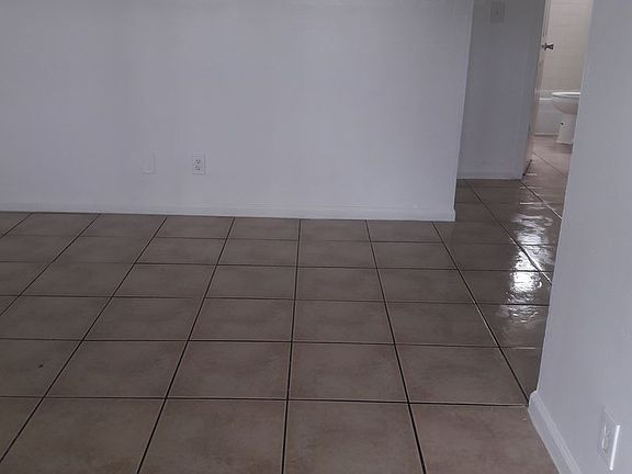 3rd image of 1001 S M St APT 1
